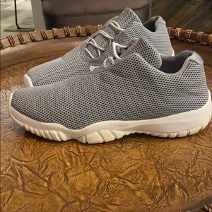 Air Jordan future low gray midst